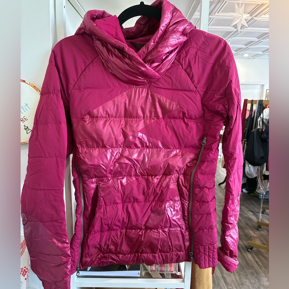 Lululemon Down Right Cozy Pullover Jacket Coat in the color Berry Rumble size 4 - Picture 2 of 3